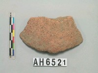 藏品(褐色夾砂陶片)的圖片